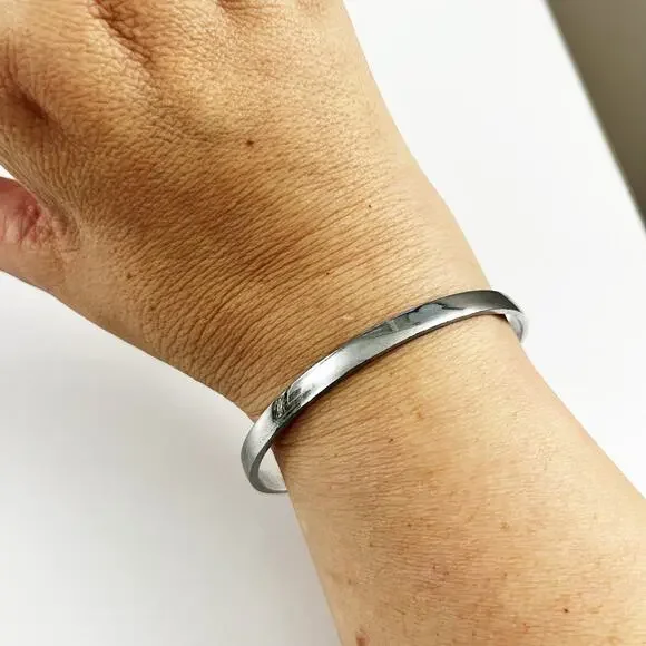 Kate Spade Silver Idiom Bangle Bracelet FIND THE SILVER LINING - Picture 2 of 6